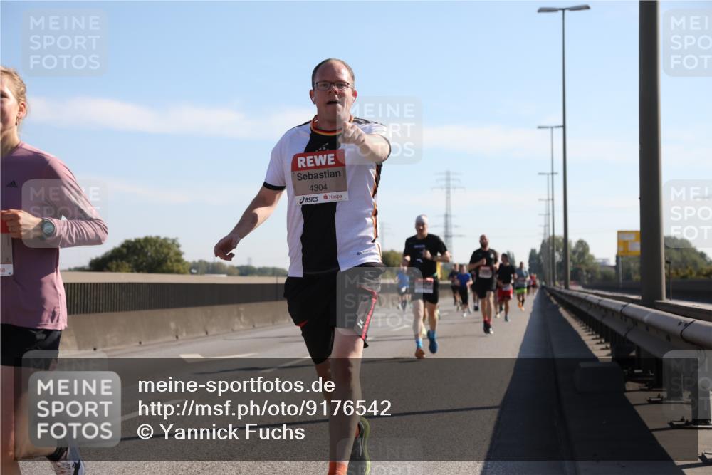 03.10.2025 - Köhlbrandbrückenlauf Yannick Fuchs http://msf.ph/oto/9176542 03.10.2025 11:14:29 Position 3 4304 meine-sportfotos.de