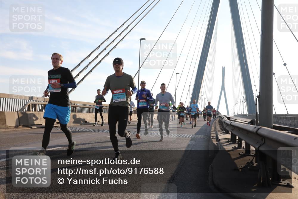 03.10.2025 - Köhlbrandbrückenlauf Yannick Fuchs http://msf.ph/oto/9176588 03.10.2025 08:26:09 Position 1 1245 meine-sportfotos.de