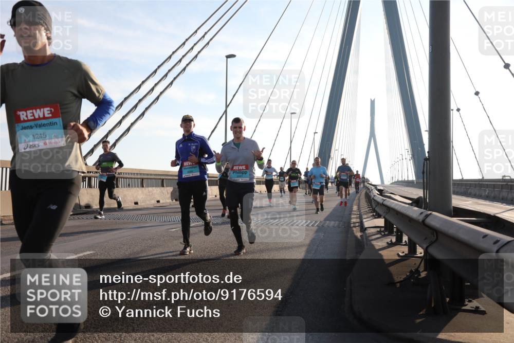 03.10.2025 - Köhlbrandbrückenlauf Yannick Fuchs http://msf.ph/oto/9176594 03.10.2025 08:26:10 Position 1 1245 meine-sportfotos.de