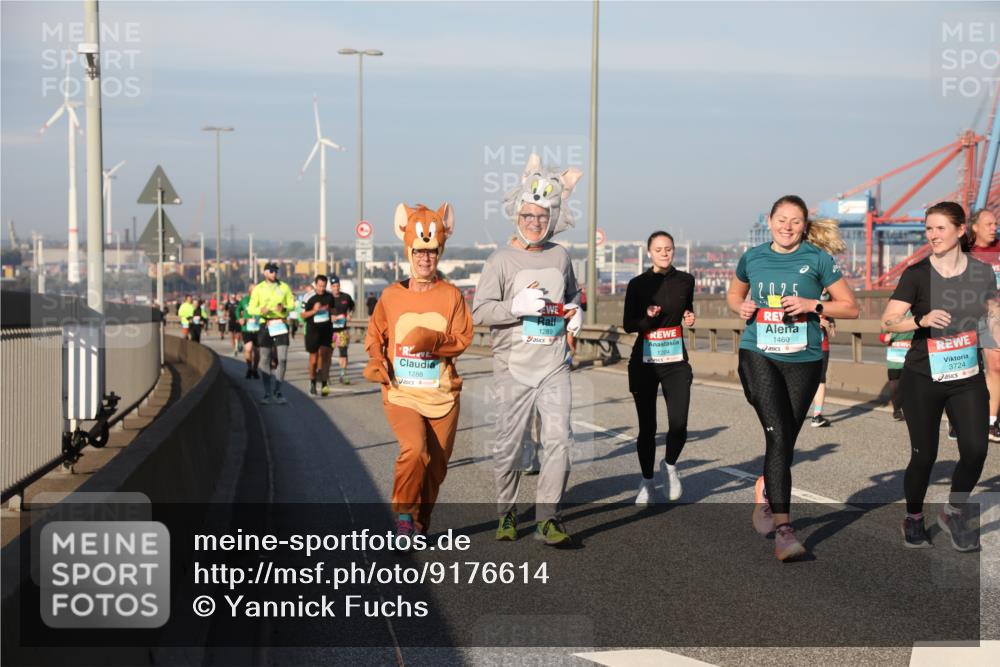03.10.2025 - Köhlbrandbrückenlauf Yannick Fuchs http://msf.ph/oto/9176614 03.10.2025 08:47:02 Position 2 1288, 1289, 1204, 1460, 3724 meine-sportfotos.de