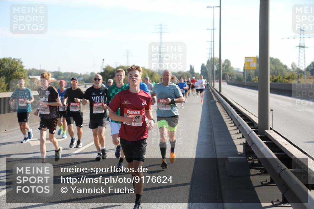 03.10.2025 - Köhlbrandbrückenlauf Yannick Fuchs http://msf.ph/oto/9176624 03.10.2025 11:14:39 Position 3 6036 meine-sportfotos.de