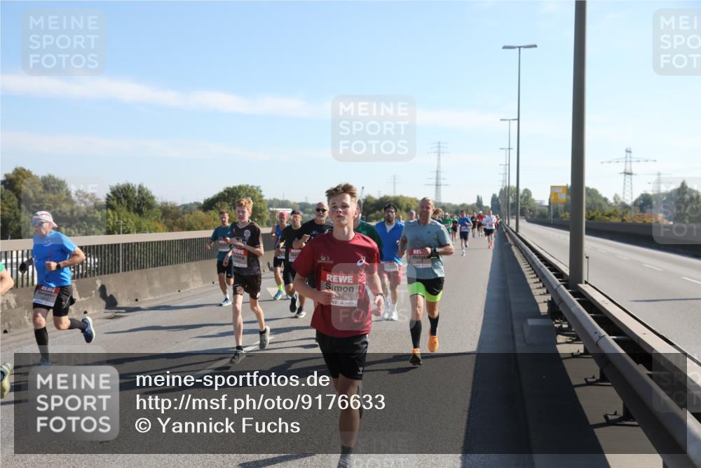 03.10.2025 - Köhlbrandbrückenlauf Yannick Fuchs http://msf.ph/oto/9176633 03.10.2025 11:14:39 Position 3 26 meine-sportfotos.de