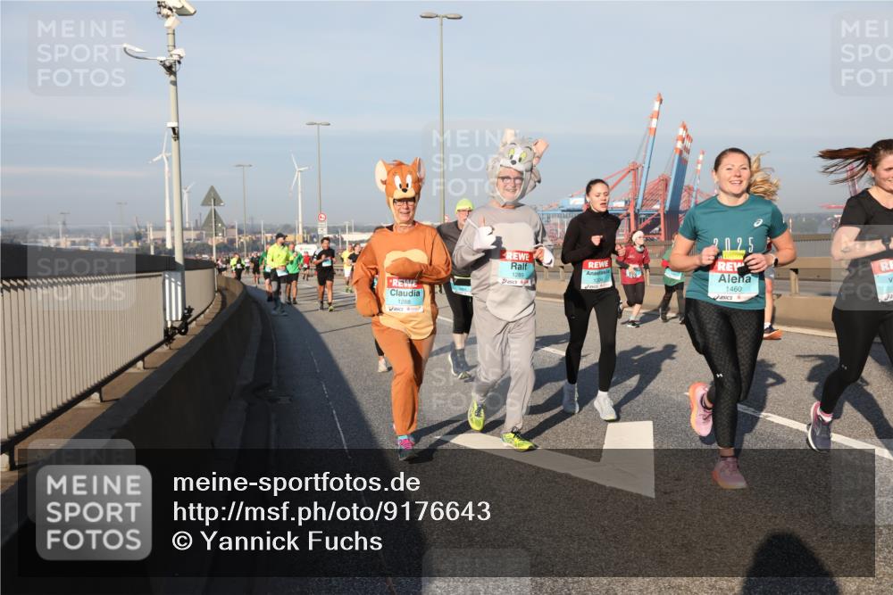 03.10.2025 - Köhlbrandbrückenlauf Yannick Fuchs http://msf.ph/oto/9176643 03.10.2025 08:47:03 Position 2 1288, 1289, 1204, 2025, 1460 meine-sportfotos.de