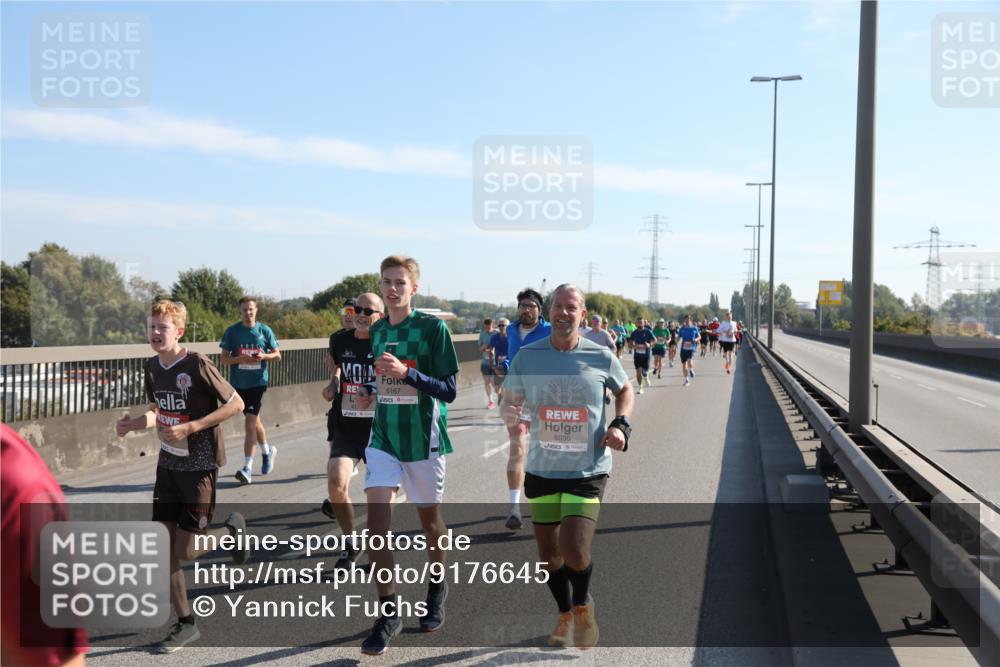 03.10.2025 - Köhlbrandbrückenlauf Yannick Fuchs http://msf.ph/oto/9176645 03.10.2025 11:14:40 Position 3 417, 6167, 6036 meine-sportfotos.de