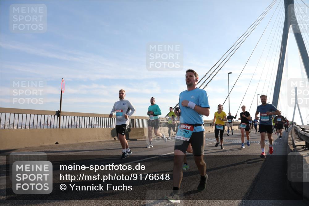 03.10.2025 - Köhlbrandbrückenlauf Yannick Fuchs http://msf.ph/oto/9176648 03.10.2025 08:26:14 Position 1 2732 meine-sportfotos.de