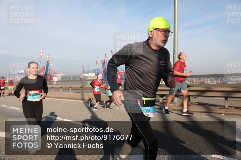 03.10.2025 - Köhlbrandbrückenlauf Yannick Fuchs http://msf.ph/oto/9176677 03.10.2025 08:47:06 Position 2 3067, 3469 meine-sportfotos.de