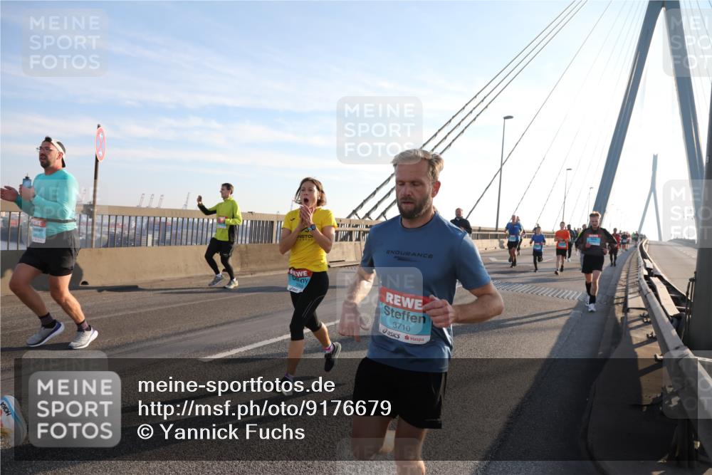03.10.2025 - Köhlbrandbrückenlauf Yannick Fuchs http://msf.ph/oto/9176679 03.10.2025 08:26:15 Position 1 3710 meine-sportfotos.de