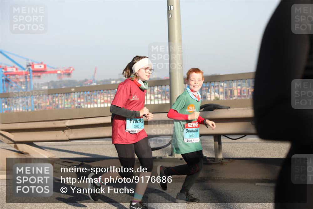 03.10.2025 - Köhlbrandbrückenlauf Yannick Fuchs http://msf.ph/oto/9176686 03.10.2025 08:47:08 Position 2 18, 3500, 3499 meine-sportfotos.de
