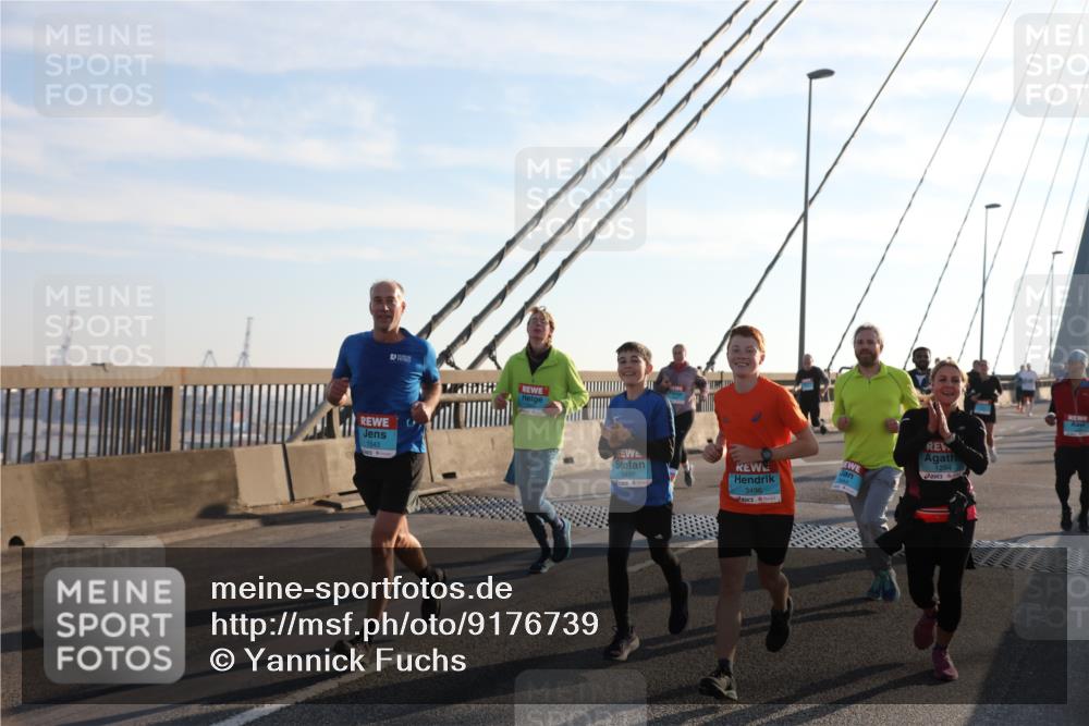 03.10.2025 - Köhlbrandbrückenlauf Yannick Fuchs http://msf.ph/oto/9176739 03.10.2025 08:26:18 Position 1 1543, 3497, 3496, 1294 meine-sportfotos.de