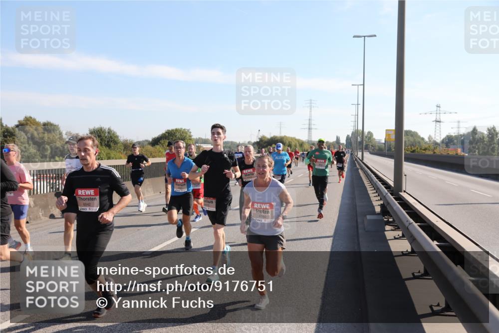 03.10.2025 - Köhlbrandbrückenlauf Yannick Fuchs http://msf.ph/oto/9176751 03.10.2025 11:14:58 Position 3 6042, 4475, 4162 meine-sportfotos.de