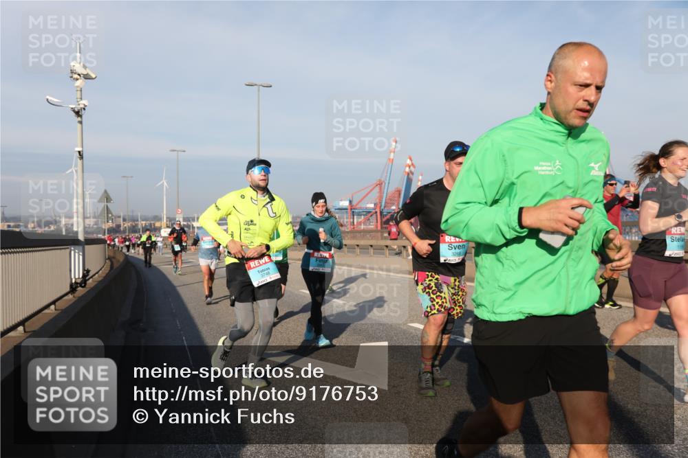 03.10.2025 - Köhlbrandbrückenlauf Yannick Fuchs http://msf.ph/oto/9176753 03.10.2025 08:47:13 Position 2 3748, 3268 meine-sportfotos.de