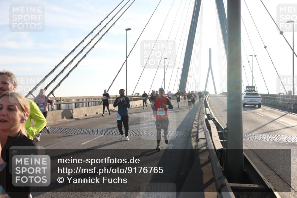 03.10.2025 - Köhlbrandbrückenlauf Yannick Fuchs http://msf.ph/oto/9176765 03.10.2025 08:26:19 Position 1 0, 26, 19 meine-sportfotos.de