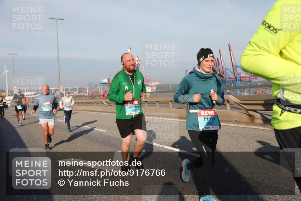 03.10.2025 - Köhlbrandbrückenlauf Yannick Fuchs http://msf.ph/oto/9176766 03.10.2025 08:47:15 Position 2 14, 1530, 2953 meine-sportfotos.de