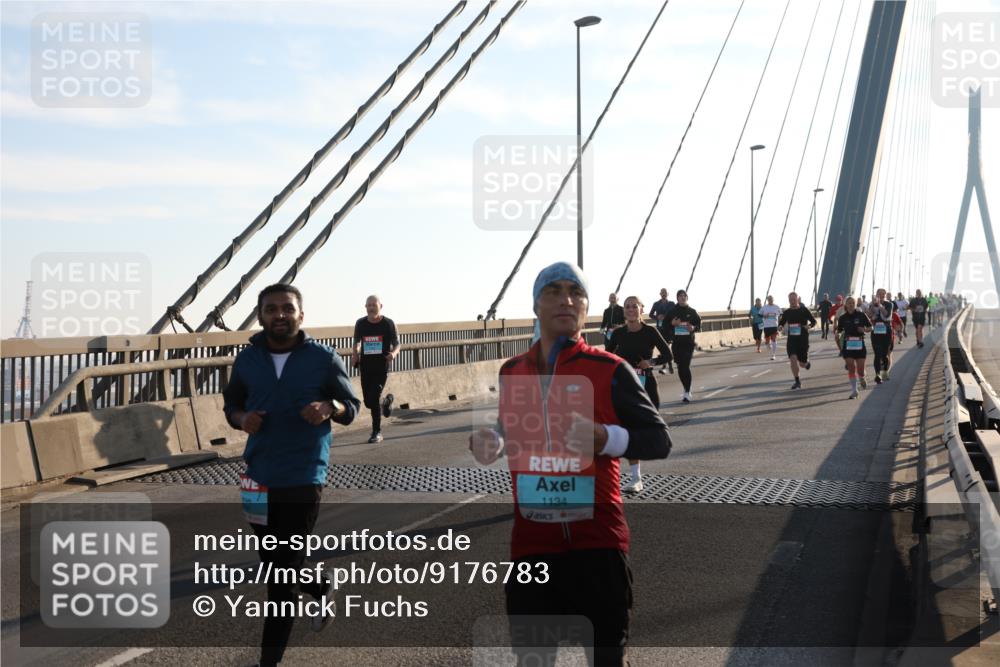 03.10.2025 - Köhlbrandbrückenlauf Yannick Fuchs http://msf.ph/oto/9176783 03.10.2025 08:26:21 Position 1 1134 meine-sportfotos.de