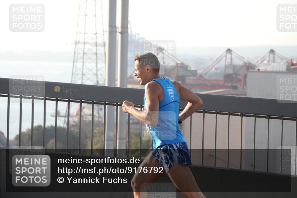 03.10.2025 - Köhlbrandbrückenlauf Yannick Fuchs http://msf.ph/oto/9176792 03.10.2025 08:26:23 Position 1 4100 meine-sportfotos.de