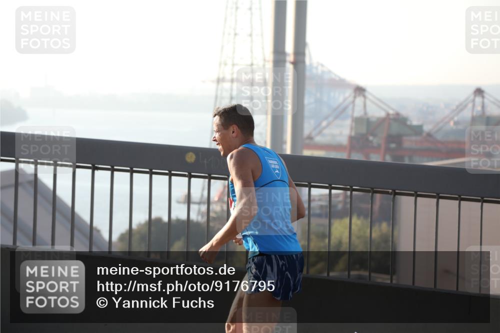 03.10.2025 - Köhlbrandbrückenlauf Yannick Fuchs http://msf.ph/oto/9176795 03.10.2025 08:26:23 Position 1  meine-sportfotos.de