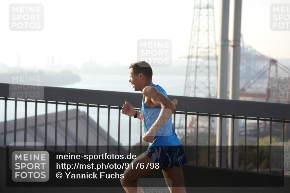 03.10.2025 - Köhlbrandbrückenlauf Yannick Fuchs http://msf.ph/oto/9176798 03.10.2025 08:26:23 Position 1 4100 meine-sportfotos.de