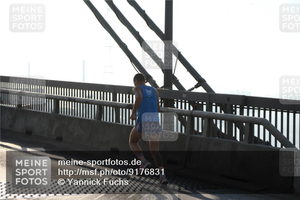03.10.2025 - Köhlbrandbrückenlauf Yannick Fuchs http://msf.ph/oto/9176831 03.10.2025 08:26:25 Position 1  meine-sportfotos.de