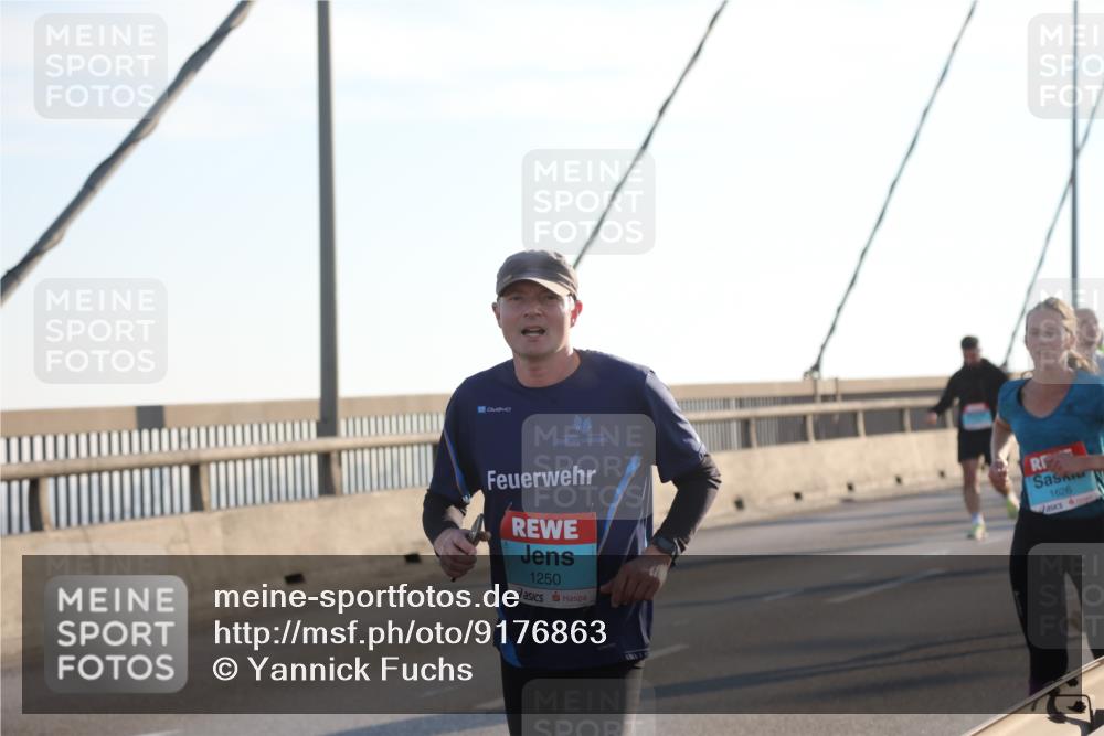 03.10.2025 - Köhlbrandbrückenlauf Yannick Fuchs http://msf.ph/oto/9176863 03.10.2025 08:26:38 Position 1 1250, 1626 meine-sportfotos.de