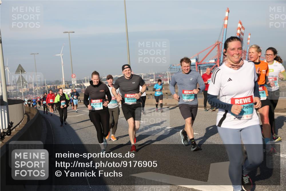 03.10.2025 - Köhlbrandbrückenlauf Yannick Fuchs http://msf.ph/oto/9176905 03.10.2025 08:47:32 Position 2 3471, 1324, 3037, 3470, 2749 meine-sportfotos.de