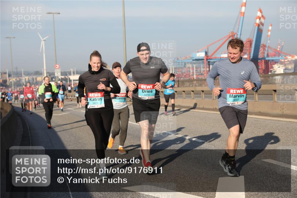 03.10.2025 - Köhlbrandbrückenlauf Yannick Fuchs http://msf.ph/oto/9176911 03.10.2025 08:47:32 Position 2 3471, 1324, 3470, 3037 meine-sportfotos.de