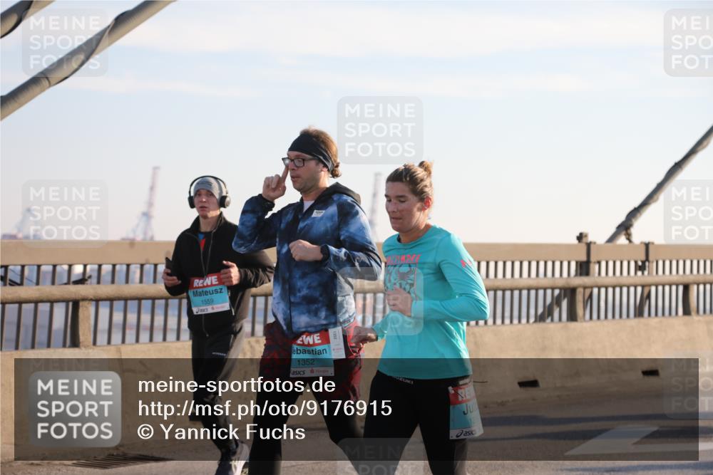 03.10.2025 - Köhlbrandbrückenlauf Yannick Fuchs http://msf.ph/oto/9176915 03.10.2025 08:26:47 Position 1 1559, 1352 meine-sportfotos.de