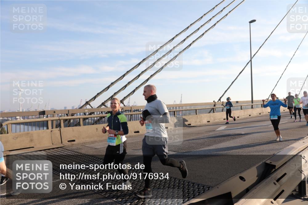 03.10.2025 - Köhlbrandbrückenlauf Yannick Fuchs http://msf.ph/oto/9176934 03.10.2025 08:26:51 Position 1 1377 meine-sportfotos.de