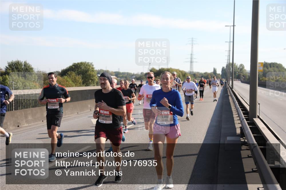 03.10.2025 - Köhlbrandbrückenlauf Yannick Fuchs http://msf.ph/oto/9176935 03.10.2025 11:15:20 Position 3 4039, 5810, 4203 meine-sportfotos.de
