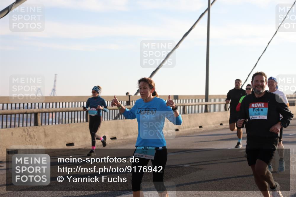 03.10.2025 - Köhlbrandbrückenlauf Yannick Fuchs http://msf.ph/oto/9176942 03.10.2025 08:26:52 Position 1 3425, 3235 meine-sportfotos.de