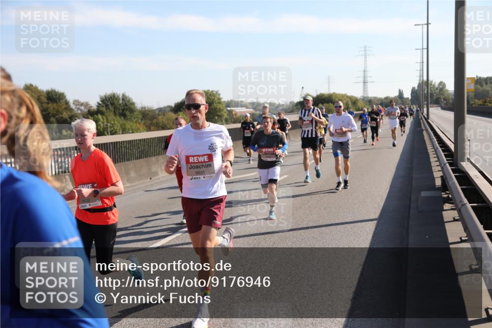 03.10.2025 - Köhlbrandbrückenlauf Yannick Fuchs http://msf.ph/oto/9176946 03.10.2025 11:15:21 Position 3 6632, 6631 meine-sportfotos.de
