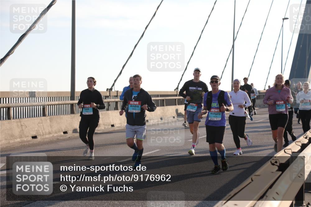 03.10.2025 - Köhlbrandbrückenlauf Yannick Fuchs http://msf.ph/oto/9176962 03.10.2025 08:26:55 Position 1 70, 3, 1301, 1415 meine-sportfotos.de