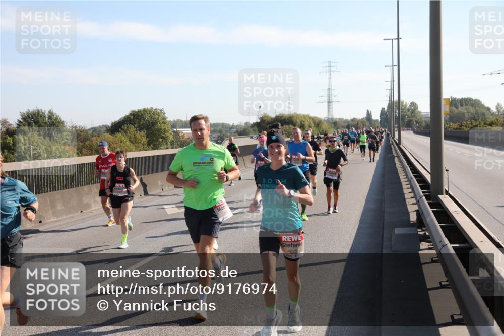 03.10.2025 - Köhlbrandbrückenlauf Yannick Fuchs http://msf.ph/oto/9176974 03.10.2025 11:15:49 Position 3 202, 4025 meine-sportfotos.de