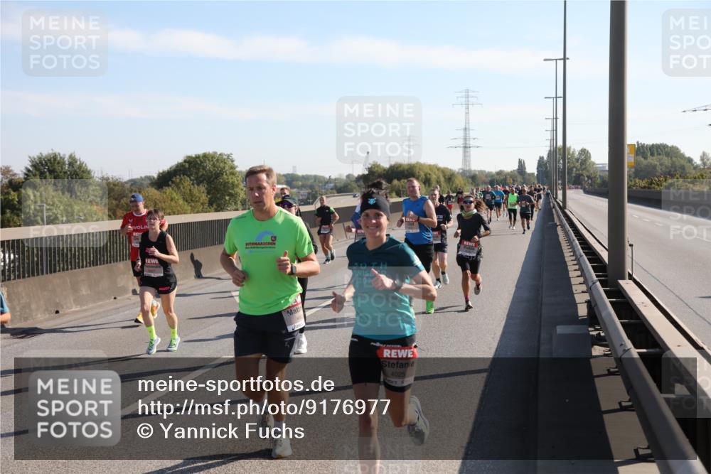 03.10.2025 - Köhlbrandbrückenlauf Yannick Fuchs http://msf.ph/oto/9176977 03.10.2025 11:15:49 Position 3 202, 4025 meine-sportfotos.de
