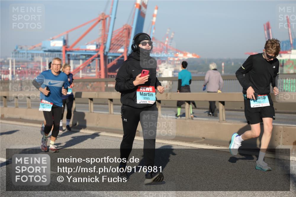 03.10.2025 - Köhlbrandbrückenlauf Yannick Fuchs http://msf.ph/oto/9176981 03.10.2025 08:47:41 Position 2 2093, 1933 meine-sportfotos.de