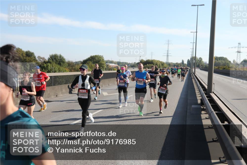03.10.2025 - Köhlbrandbrückenlauf Yannick Fuchs http://msf.ph/oto/9176985 03.10.2025 11:15:50 Position 3 6427, 4151 meine-sportfotos.de