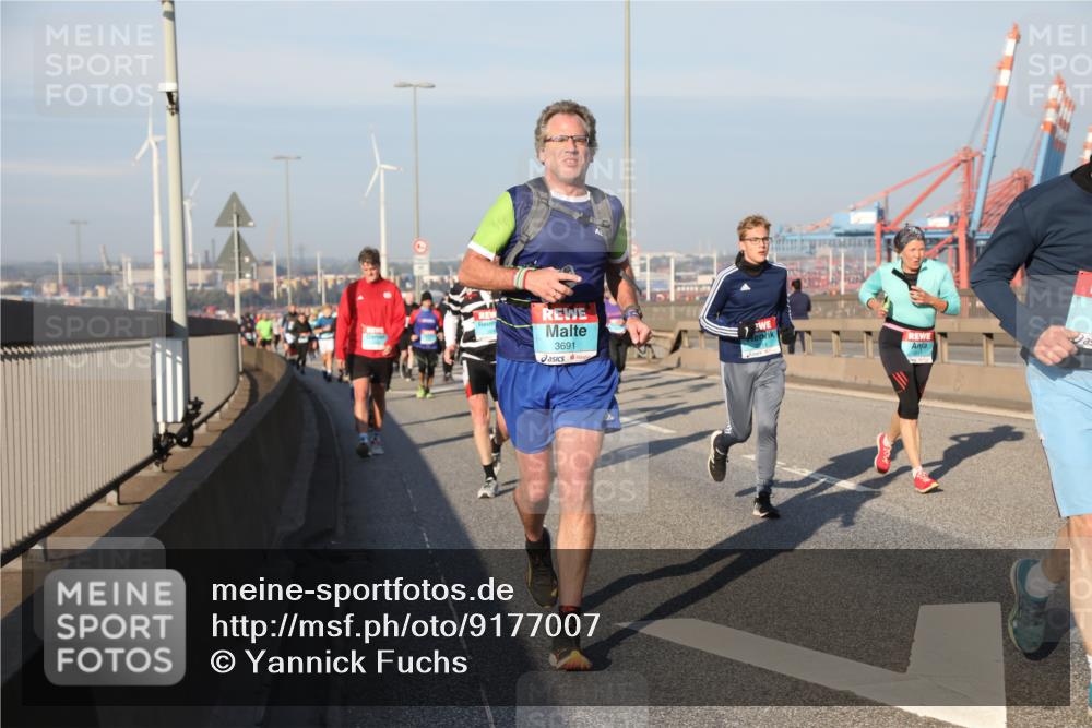 03.10.2025 - Köhlbrandbrückenlauf Yannick Fuchs http://msf.ph/oto/9177007 03.10.2025 08:47:43 Position 2 3691 meine-sportfotos.de