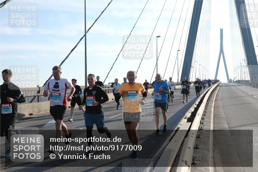 03.10.2025 - Köhlbrandbrückenlauf Yannick Fuchs http://msf.ph/oto/9177009 03.10.2025 08:27:01 Position 1 1089, 2761, 1428 meine-sportfotos.de