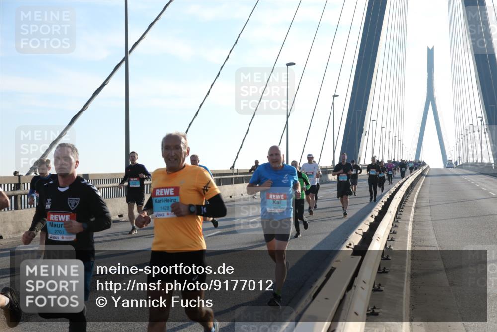 03.10.2025 - Köhlbrandbrückenlauf Yannick Fuchs http://msf.ph/oto/9177012 03.10.2025 08:27:02 Position 1 2761, 1428, 3250 meine-sportfotos.de