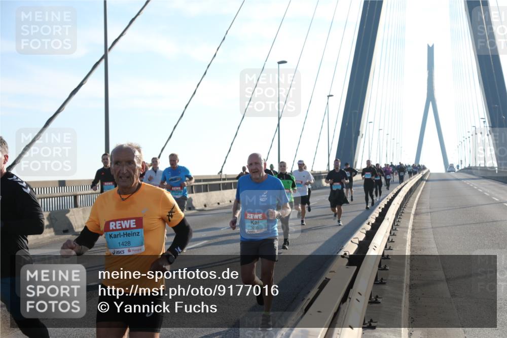03.10.2025 - Köhlbrandbrückenlauf Yannick Fuchs http://msf.ph/oto/9177016 03.10.2025 08:27:02 Position 1 1428, 3250 meine-sportfotos.de