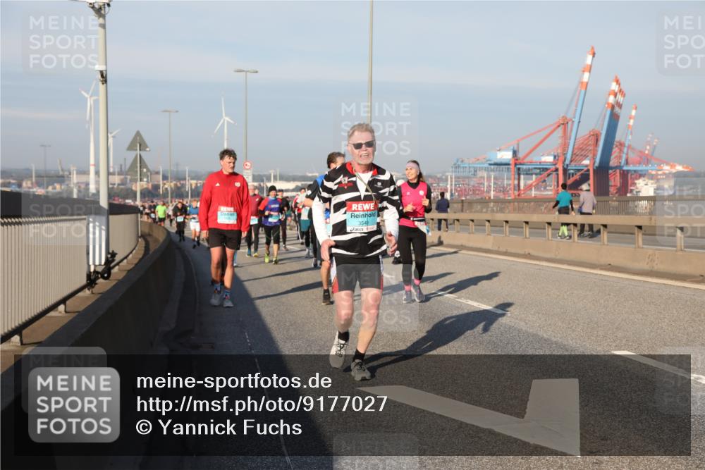 03.10.2025 - Köhlbrandbrückenlauf Yannick Fuchs http://msf.ph/oto/9177027 03.10.2025 08:47:45 Position 2 3540 meine-sportfotos.de