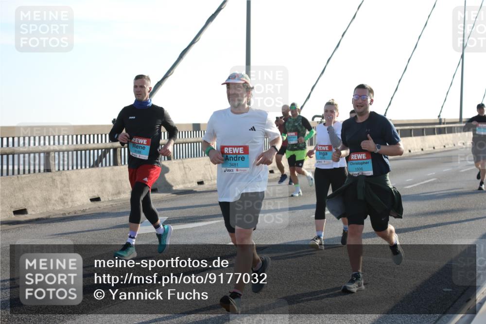 03.10.2025 - Köhlbrandbrückenlauf Yannick Fuchs http://msf.ph/oto/9177032 03.10.2025 08:27:06 Position 1 3188, 3481, 1944, 1506 meine-sportfotos.de