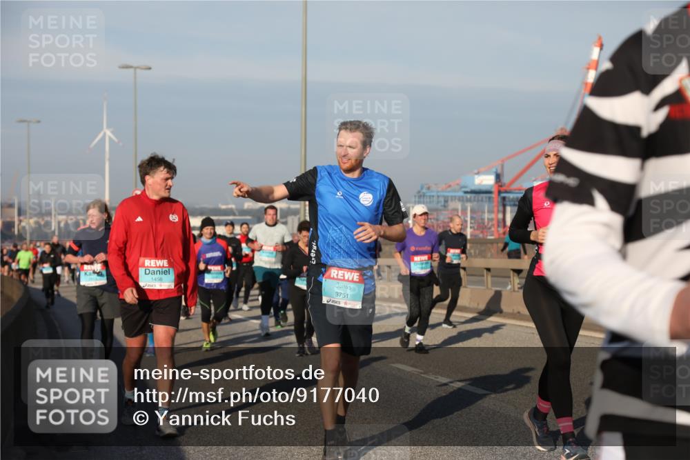 03.10.2025 - Köhlbrandbrückenlauf Yannick Fuchs http://msf.ph/oto/9177040 03.10.2025 08:47:47 Position 2 1456, 3751 meine-sportfotos.de