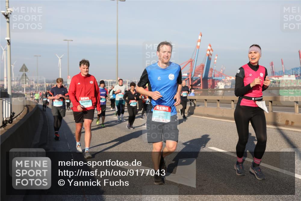 03.10.2025 - Köhlbrandbrückenlauf Yannick Fuchs http://msf.ph/oto/9177043 03.10.2025 08:47:48 Position 2 3751 meine-sportfotos.de