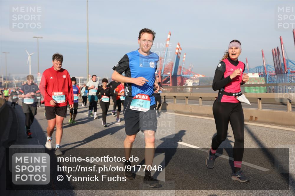 03.10.2025 - Köhlbrandbrückenlauf Yannick Fuchs http://msf.ph/oto/9177046 03.10.2025 08:47:48 Position 2 3751 meine-sportfotos.de