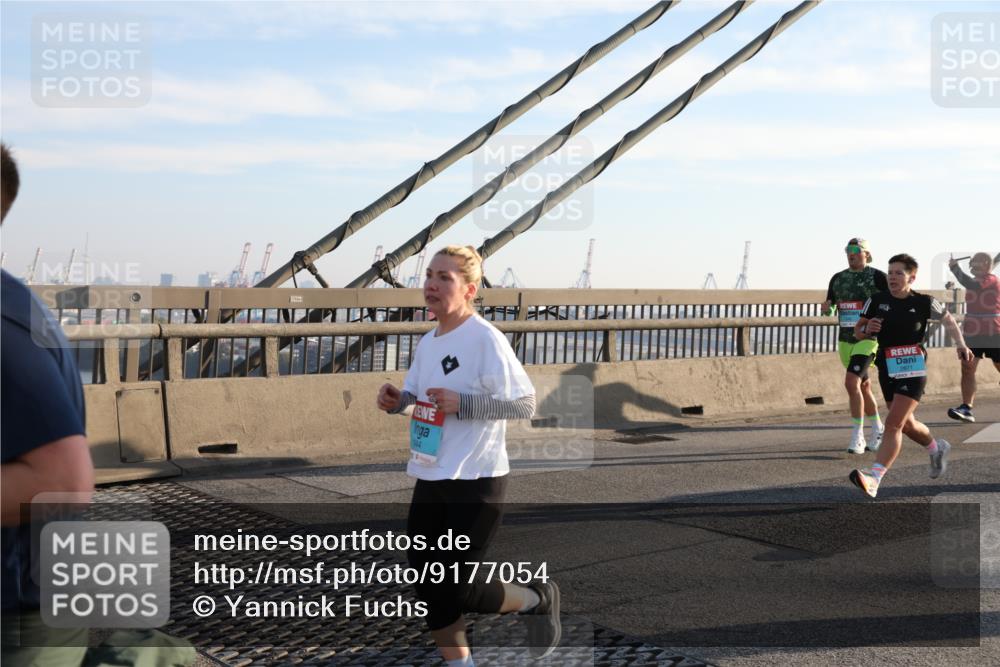 03.10.2025 - Köhlbrandbrückenlauf Yannick Fuchs http://msf.ph/oto/9177054 03.10.2025 08:27:08 Position 1  meine-sportfotos.de