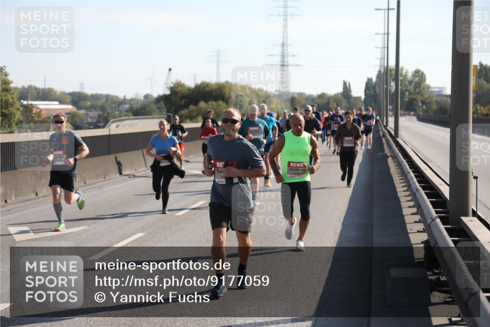 03.10.2025 - Köhlbrandbrückenlauf Yannick Fuchs http://msf.ph/oto/9177059 03.10.2025 11:15:58 Position 3 4127 meine-sportfotos.de