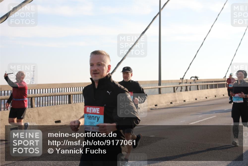 03.10.2025 - Köhlbrandbrückenlauf Yannick Fuchs http://msf.ph/oto/9177061 03.10.2025 08:27:09 Position 1 1397, 1496 meine-sportfotos.de