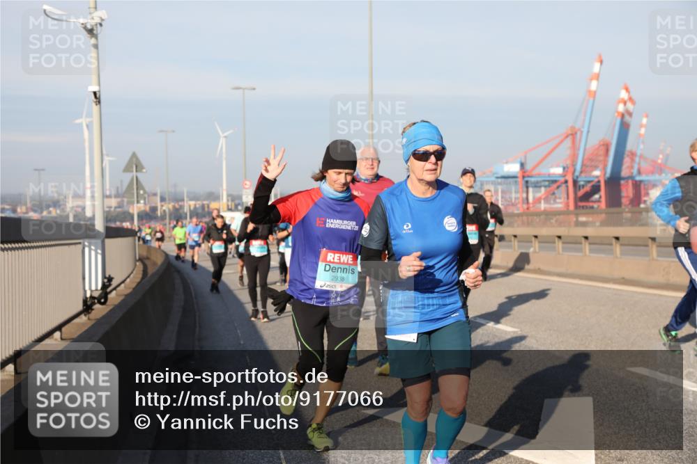 03.10.2025 - Köhlbrandbrückenlauf Yannick Fuchs http://msf.ph/oto/9177066 03.10.2025 08:47:52 Position 2 2938 meine-sportfotos.de