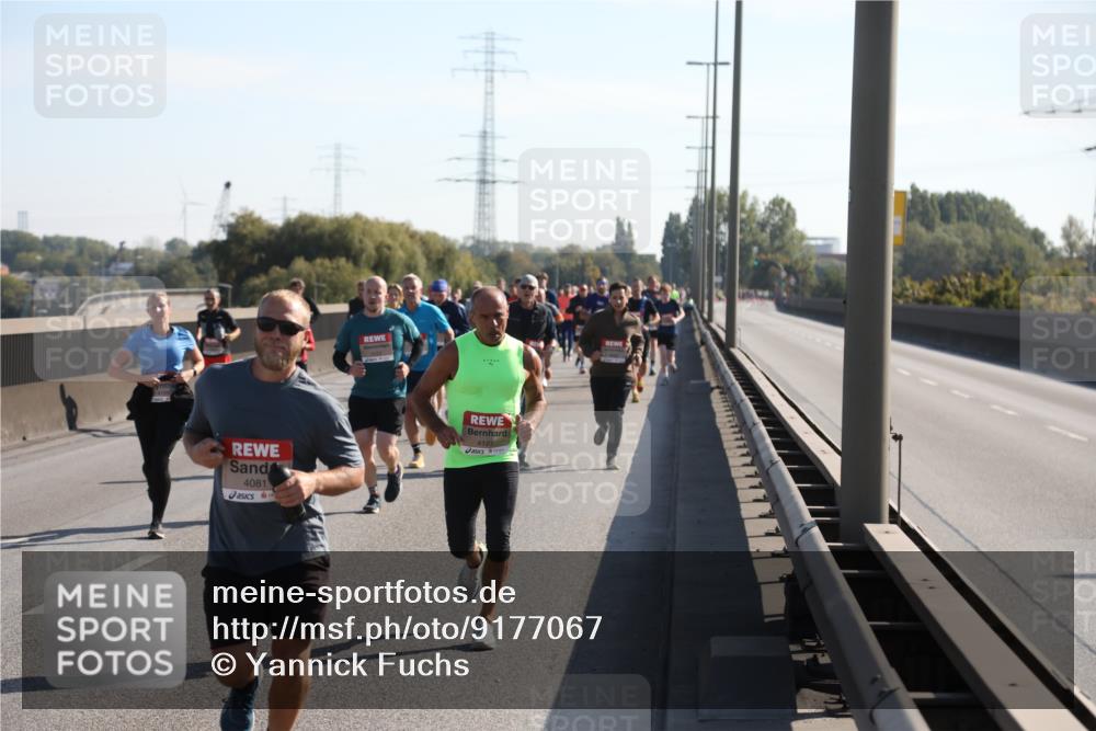 03.10.2025 - Köhlbrandbrückenlauf Yannick Fuchs http://msf.ph/oto/9177067 03.10.2025 11:15:58 Position 3 4081, 4127 meine-sportfotos.de