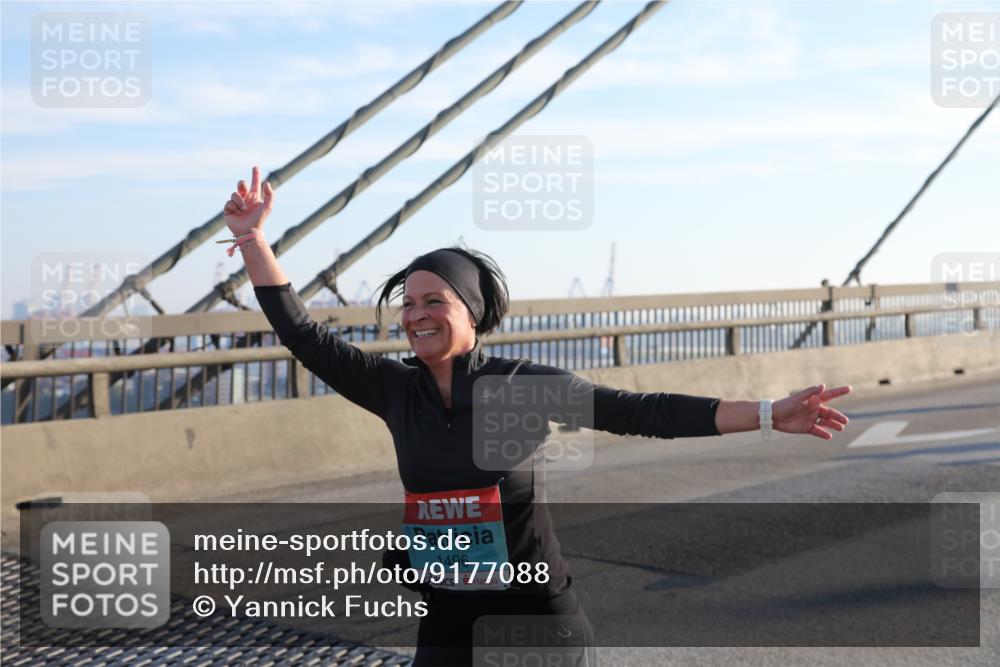 03.10.2025 - Köhlbrandbrückenlauf Yannick Fuchs http://msf.ph/oto/9177088 03.10.2025 08:27:11 Position 1 1496 meine-sportfotos.de